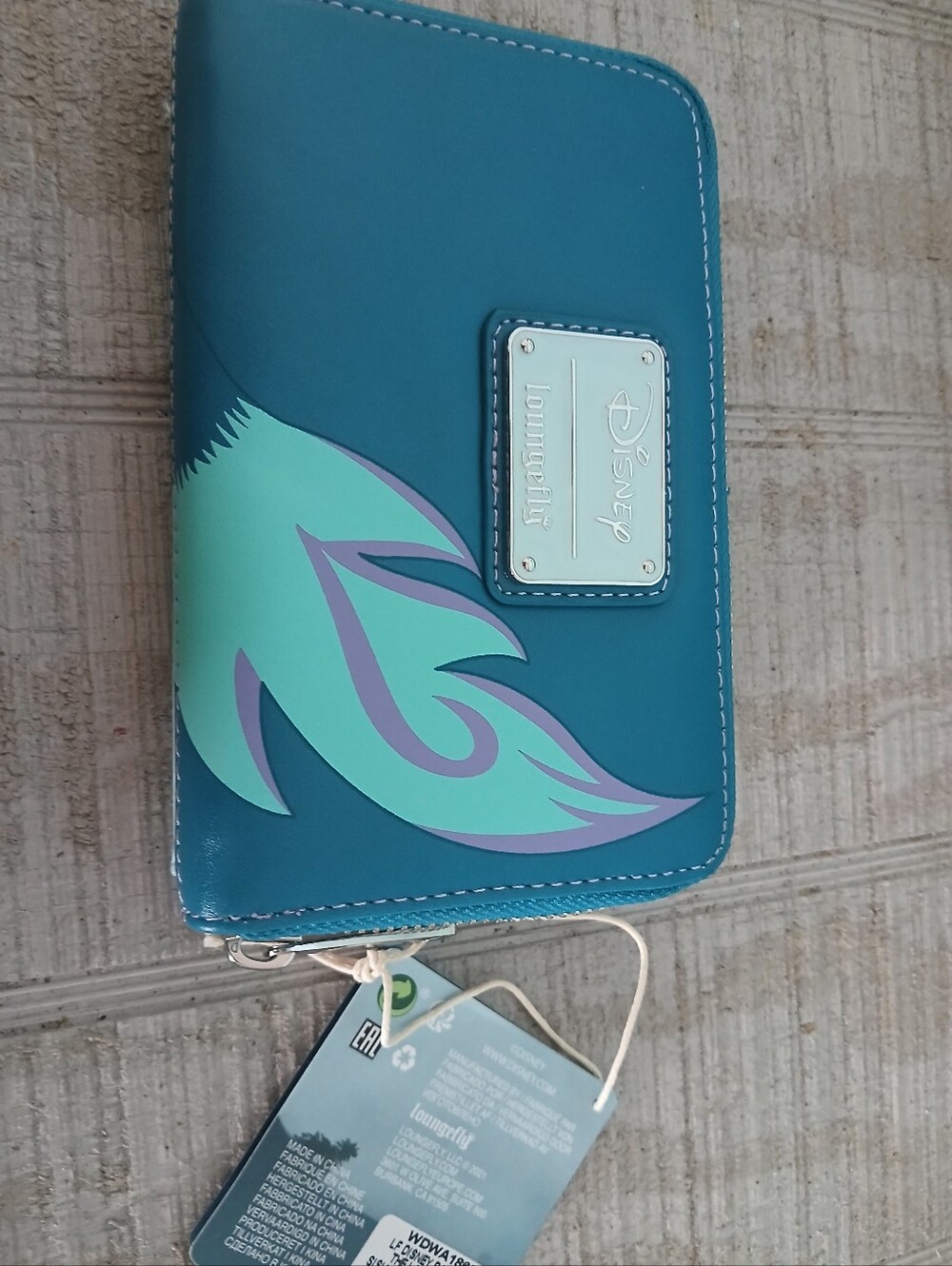 NWT DISNEY RAYA AND THE LAST DRAGON HARDTAG ZIP LOUNGEFLY WALLET - Picture 2 of 3